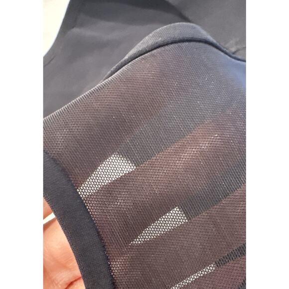 Lululemon Bitty Bracer Sports Bra Women’s Size 32C Mesh Back - Picture 4 of 7